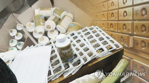 독성 약재를 암 치료제라고 속여 판 한의사들에게 징역형 선고. <연합뉴스>